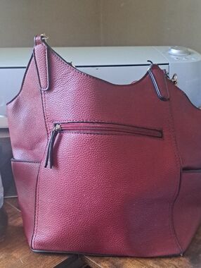 Kate &Alex Cuffaro Classic Women's Pebbled Tote Bag in Burgundy